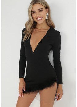 Czarna Dopasowana Sukienka Mini z Piórkami na Dole Pertitlaa ze sklepu Born2be Odzież w kategorii Sukienki - zdjęcie 148351084