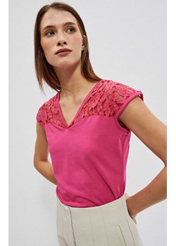 Bluzka z dekoltem w serek i koronką na ramionach w kolorze różowym 4002, Kolor różowy, Rozmiar XS, Moodo ze sklepu Primodo w kategorii Bluzki damskie - zdjęcie 148397343