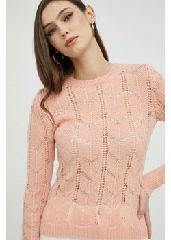 Guess sweter z domieszką wełny damski kolor pomarańczowy lekki ze sklepu ANSWEAR.com w kategorii Swetry damskie - zdjęcie 148411202
