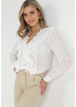 Biała Koszula z Falbankami i Ażurową Koronką Fairwillow ze sklepu Born2be Odzież w kategorii Koszule damskie - zdjęcie 148431914