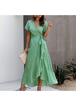 Zielone sukienki - moda na sezon wiosna 2023