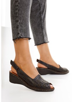 Czarne sandały na koturnie Josefina ze sklepu Zapatos w kategorii Sandały damskie - zdjęcie 148687990