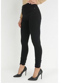 Czarne Jeansy Skinny z Postrzępioną Nogawką Chiteli ze sklepu Born2be Odzież w kategorii Jeansy damskie - zdjęcie 149034131