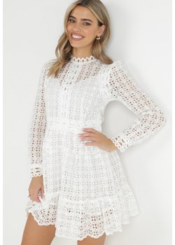 Biała Koronkowa Sukienka Mini z Falbanką Kamari ze sklepu Born2be Odzież w kategorii Sukienki - zdjęcie 149066221