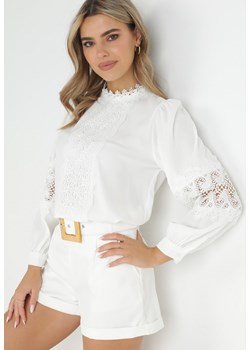 Biała Bluzka z Ozdobną Stójką i Koronką Estes ze sklepu Born2be Odzież w kategorii Bluzki damskie - zdjęcie 149153893