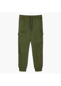 Cropp - Zielone joggery z kieszeniami cargo - zielony ze sklepu Cropp w kategorii Spodnie męskie - zdjęcie 149321083