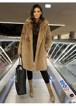 Beżowy płaszcz ze sztucznego futerka Och Bella ze sklepu Yups w kategorii Płaszcze damskie - zdjęcie 149460160