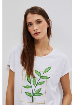 T-shirt z nadrukiem kwiatów biały ze sklepu Moodo.pl w kategorii Bluzki damskie - zdjęcie 149463534
