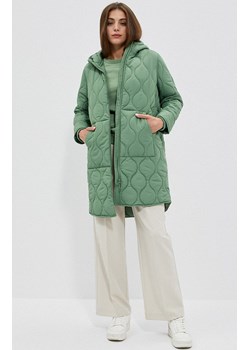 Pikowany płaszcz z kapturem i kieszeniami w kolorze oliwkowym 4001, Kolor oliwkowy, Rozmiar XS, Moodo ze sklepu Primodo w kategorii Kurtki damskie - zdjęcie 149521063
