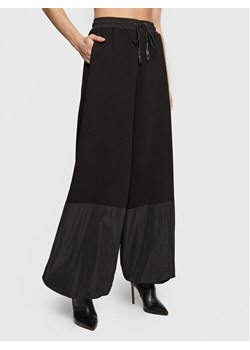 MMC Studio Spodnie dresowe 6 Czarny Relaxed Fit ze sklepu MODIVO w kategorii Spodnie damskie - zdjęcie 150167310
