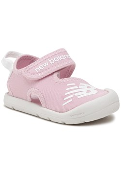 New Balance Sandały IOCRSRPP Różowy ze sklepu MODIVO w kategorii Sandały dziecięce - zdjęcie 150365730