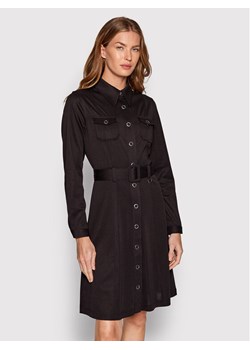 Guess Sukienka koszulowa W2YK72 KB7H0 Czarny Regular Fit ze sklepu MODIVO w kategorii Sukienki - zdjęcie 150453572