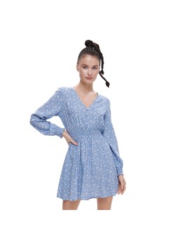 Cropp - Niebieska sukienka w kwiaty - Niebieski ze sklepu Cropp w kategorii Sukienki - zdjęcie 150619033