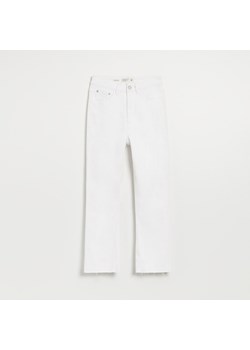 Białe jeansy dzwony z krótszą nogawką - Biały ze sklepu House w kategorii Jeansy damskie - zdjęcie 150645502