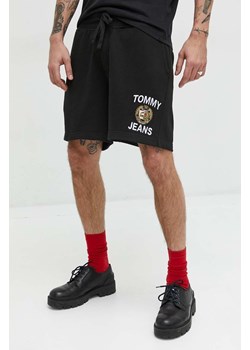 Tommy Jeans szorty bawełniane kolor czarny ze sklepu ANSWEAR.com w kategorii Spodenki męskie - zdjęcie 150648632