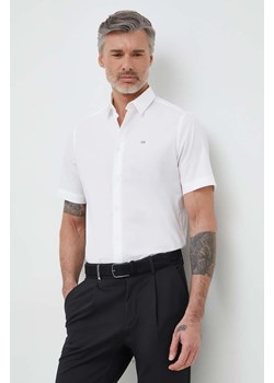 Calvin Klein koszula męska kolor biały regular z kołnierzykiem klasycznym ze sklepu ANSWEAR.com w kategorii Koszule męskie - zdjęcie 150719020