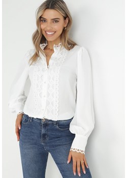 Biała Koszula z Koronką i Perłami Cassa ze sklepu Born2be Odzież w kategorii Koszule damskie - zdjęcie 150720182