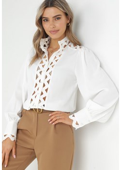 Biała Koszula ze Stójką i Koronkowymi Wstawkami Calsih ze sklepu Born2be Odzież w kategorii Koszule damskie - zdjęcie 150720200