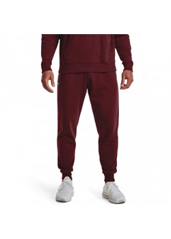 Męskie spodnie dresowe UNDER ARMOUR Rival Fleece Jogger - bordowe ze sklepu Sportstylestory.com w kategorii Spodnie męskie - zdjęcie 150747950