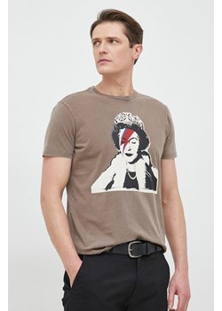 Guess t-shirt bawełniany x Banksy kolor brązowy wzorzysty ze sklepu ANSWEAR.com w kategorii T-shirty męskie - zdjęcie 150855380