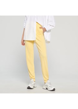 Sinsay - Spodnie dresowe basic - Żółty ze sklepu Sinsay w kategorii Spodnie damskie - zdjęcie 150868793