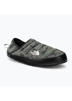Kapcie zimowe męskie The North Face Thermoball Traction Mule V zielono-czarne NF0A3UZN33U1 ze sklepu sportano.pl w kategorii Kapcie męskie - zdjęcie 150925211