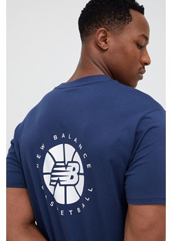 New Balance t-shirt bawełniany kolor granatowy z nadrukiem ze sklepu ANSWEAR.com w kategorii T-shirty męskie - zdjęcie 151016164