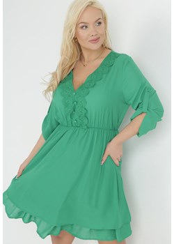 Zielona Rozkloszowana Sukienka Mini z Ozdobnym Dekoltem i Gumką w Pasie Braely ze sklepu Born2be Odzież w kategorii Sukienki - zdjęcie 151050071
