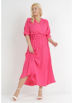 Różowa Plisowana Sukienka Maxi z Kopertowym Dekoltem i Wiązaniem w Talii Lariah ze sklepu Born2be Odzież w kategorii Sukienki - zdjęcie 151050202