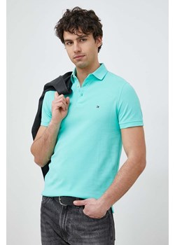 Tommy Hilfiger polo męski kolor turkusowy gładki ze sklepu ANSWEAR.com w kategorii T-shirty męskie - zdjęcie 151074654