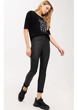 Dopasowane woskowane spodnie damskie w kolorze czarnym R-VERONA, Kolor czarny, Rozmiar 26-30, Volcano ze sklepu Primodo w kategorii Spodnie damskie - zdjęcie 151920880