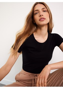 Mohito - Czarna koszulka z krótkim rękawem - Czarny ze sklepu Mohito w kategorii Bluzki damskie - zdjęcie 151921562