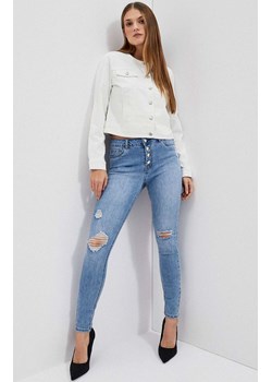 Dopasowane jeansy damskie z przetarciami w kolorze jasnoniebieskim 4022, Kolor niebieski, Rozmiar XL, Moodo ze sklepu Primodo w kategorii Jeansy damskie - zdjęcie 152147131