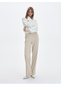 Reserved - Spodnie z kantem - Beżowy ze sklepu Reserved w kategorii Spodnie damskie - zdjęcie 152153062