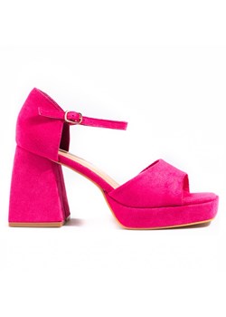 Zamszowe sandały na słupku Vinceza różowe ze sklepu ButyModne.pl w kategorii Sandały damskie - zdjęcie 152157490
