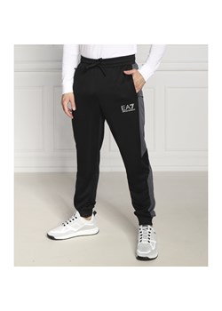 EA7 Spodnie dresowe | Regular Fit ze sklepu Gomez Fashion Store w kategorii Spodnie męskie - zdjęcie 152277052