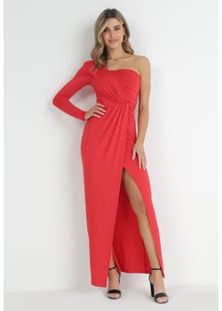 Czerwona Kopertowa Sukienka Maxi na Jedno Ramię z Marszczeniami Analaura ze sklepu Born2be Odzież w kategorii Sukienki - zdjęcie 152282041
