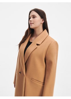 Reserved - Dwurzędowy płaszcz - Beżowy ze sklepu Reserved w kategorii Płaszcze damskie - zdjęcie 152320560