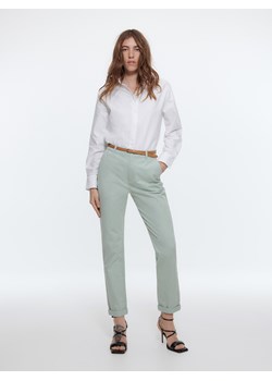 Reserved - Spodnie chino z paskiem - Zielony ze sklepu Reserved w kategorii Spodnie damskie - zdjęcie 152326882