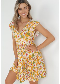 Żółta Sukienka Mini z Wiskozy z Gumką w Pasie i Falbankami Nidi ze sklepu Born2be Odzież w kategorii Sukienki - zdjęcie 152329124