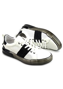 Miękkie, przewiewne buty sportowe męskie - JOHN DOUBARE QA209-8L-A20, białe ze sklepu ulubioneobuwie w kategorii Trampki męskie - zdjęcie 152331353
