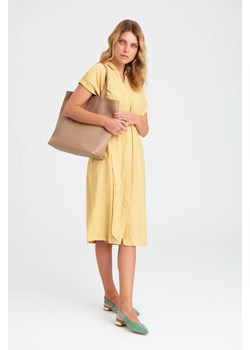Żółta sukienka midi z wiązanym paskiem ze sklepu Greenpoint.pl w kategorii Sukienki - zdjęcie 152395482