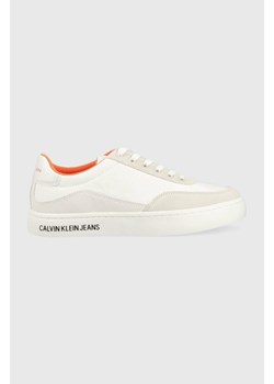 Calvin Klein Jeans sneakersy CLASSIC CUPSOLE SU SOFTNY kolor biały YM0YM00669 ze sklepu ANSWEAR.com w kategorii Buty sportowe męskie - zdjęcie 152485464