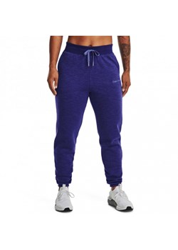 Damskie spodnie dresowe Under Armour Essential Script Pant - niebieskie ze sklepu Sportstylestory.com w kategorii Spodnie damskie - zdjęcie 152486632