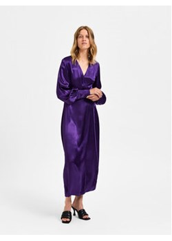 Selected Femme Sukienka koktajlowa Flyra 16086410 Fioletowy Regular Fit ze sklepu MODIVO w kategorii Sukienki - zdjęcie 152507104