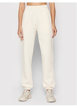 adidas Spodnie dresowe adicolor Essentials Fleece H14175 Beżowy Regular Fit ze sklepu MODIVO w kategorii Spodnie damskie - zdjęcie 152507621