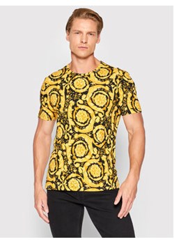 Versace T-Shirt Barocco Print 1000959 Żółty Regular Fit ze sklepu MODIVO w kategorii T-shirty męskie - zdjęcie 152509624