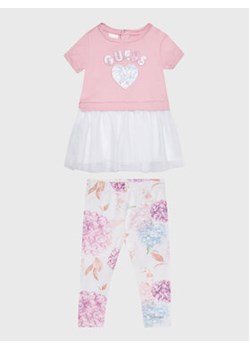 Guess Komplet t-shirt i spodnie A3RG17 KA6W3 Różowy Regular Fit ze sklepu MODIVO w kategorii Odzież dla niemowląt - zdjęcie 152510383
