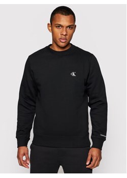 Calvin Klein Jeans Bluza Embroidered Logo J30J314536 Czarny Regular Fit ze sklepu MODIVO w kategorii Bluzy męskie - zdjęcie 152517473