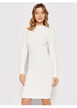 Calvin Klein Sukienka dzianinowa Technical K20K203231 Biały Slim Fit ze sklepu MODIVO w kategorii Sukienki - zdjęcie 152523350